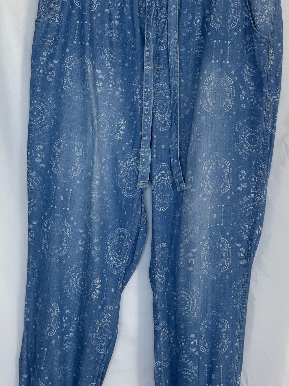 Knox Rose Denim-Blue Medallion Print Joggers
